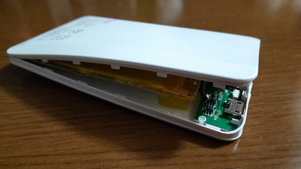 膨張したモバイルバッテリーの取り扱い
