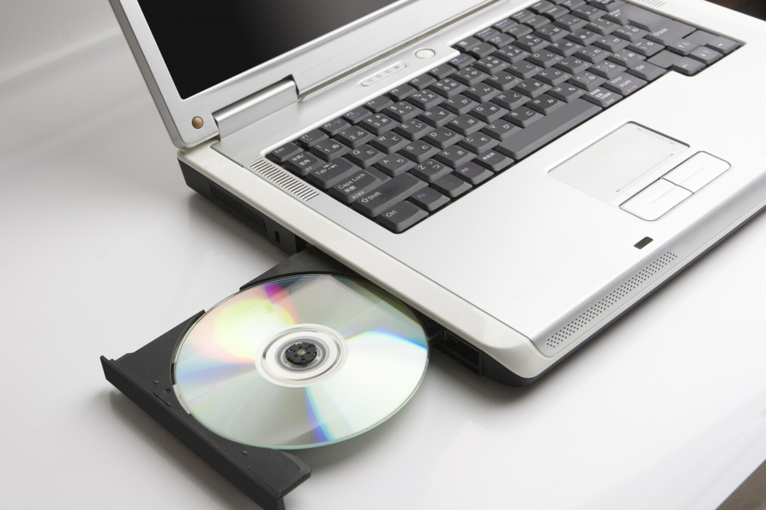 CD・DVDを処分するときの注意点