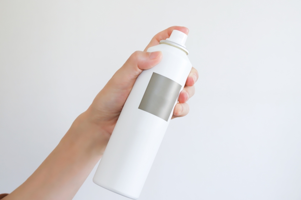 スプレーの種類別の中身の効率の良い出し方