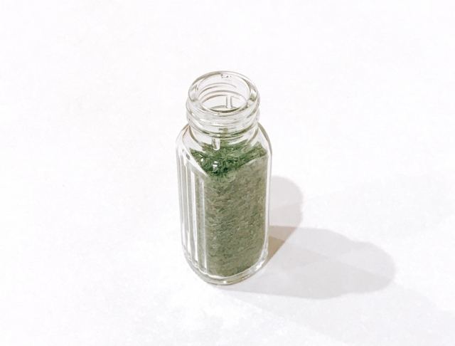 新聞紙がない!代用品を使った調味料の捨て方