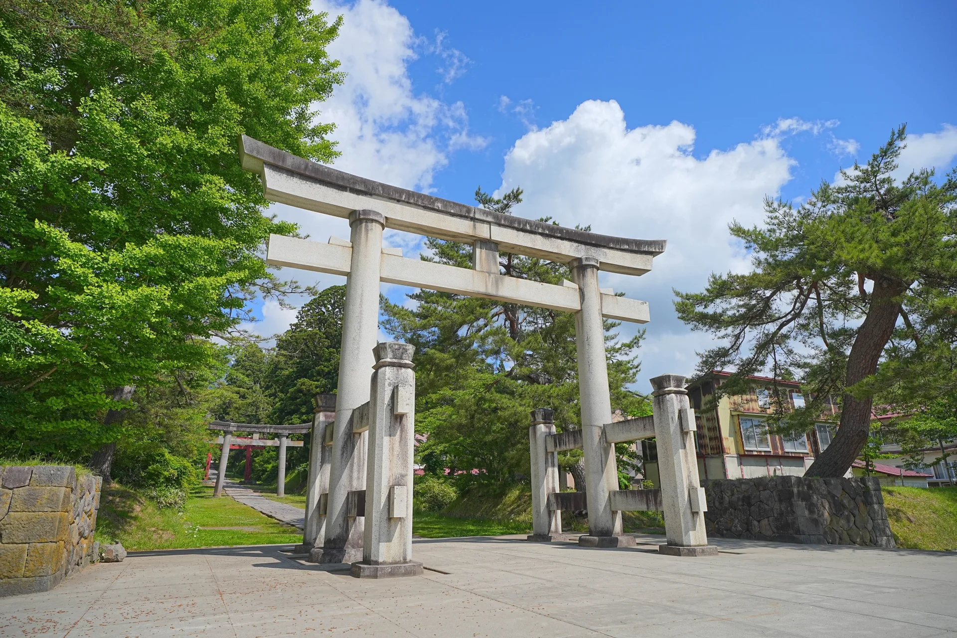 神棚の処分方法と料金相場｜神社に頼む場合