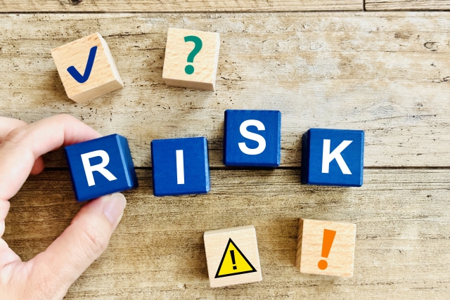 卒業アルバムって捨てても大丈夫?個人情報が洩れるリスクとは