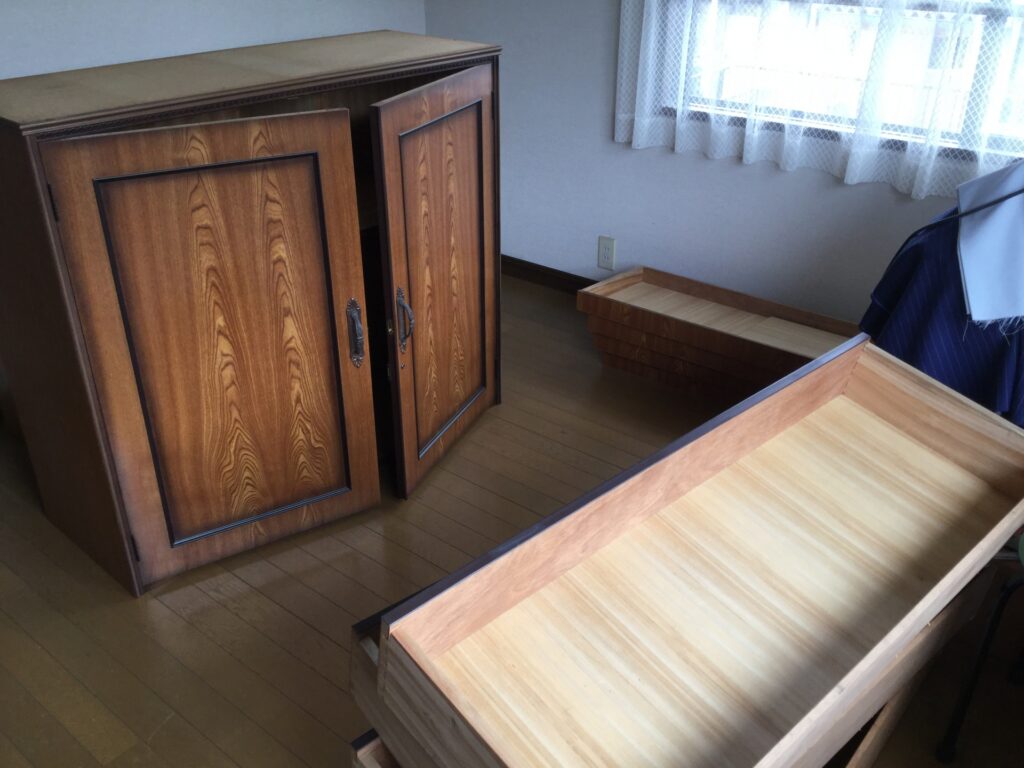 大型家具を解体する方法