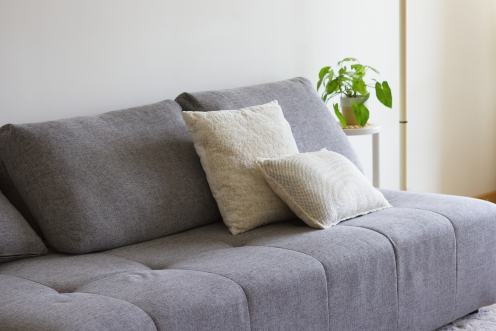 ソファの処分方法と費用まとめ｜無料で捨てる方法や運べない場合の対処