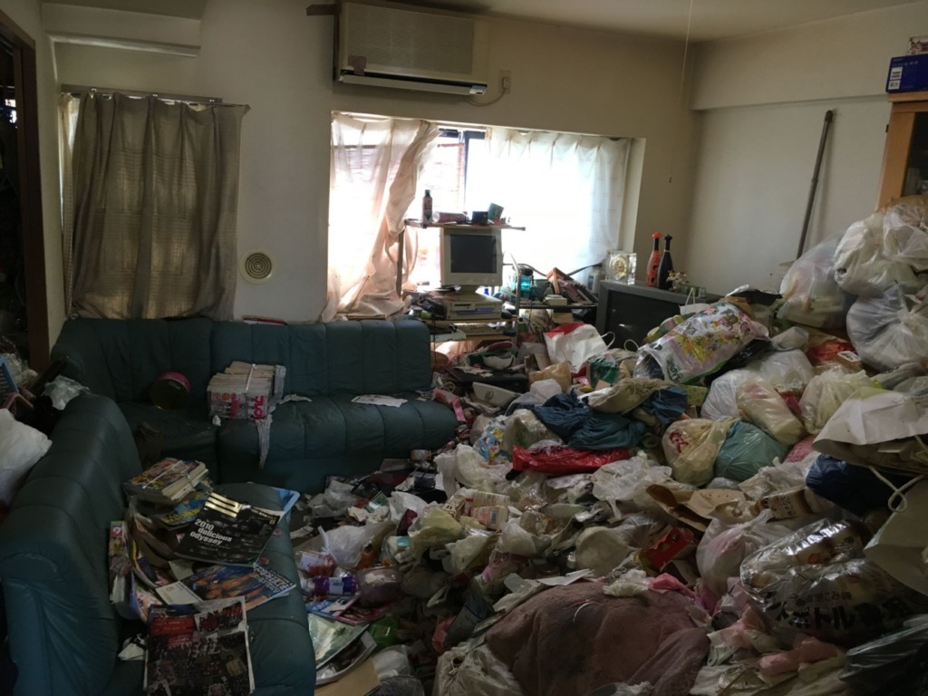 足立区一軒家のゴミ屋敷掃除を行いました。 粗大ゴミ回収本舗 足立区一軒家のゴミ屋敷掃除を行いました。 粗大ゴミ回収本舗