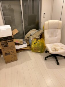 千葉市区 野口様 1K 椅子・段ボール 回収前