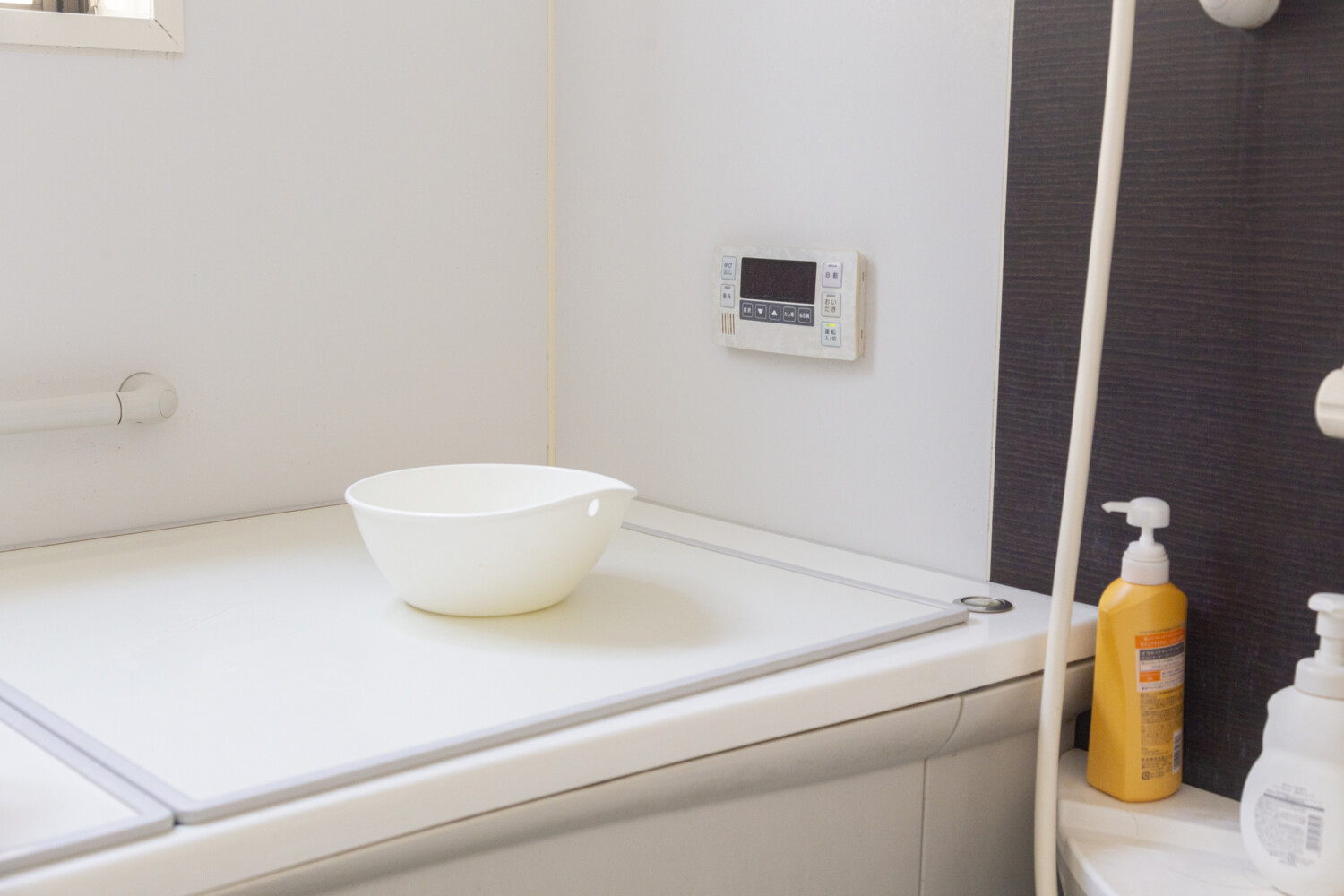 買い替えを検討すべきお風呂の蓋の劣化サイン