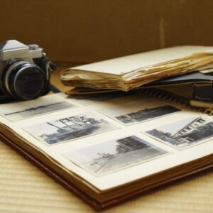 「遺留品」と「遺品」の違いを解説!意味・処分の流れを紹介