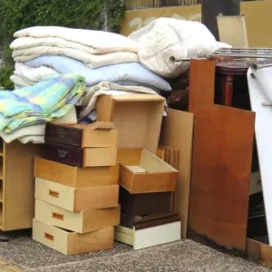 どちらがおすすめ?行政サービスと民間粗大ゴミ回収業者を比較!