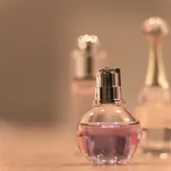 香水の正しい捨て方!中身の処分方法や開かない瓶の開け方も!